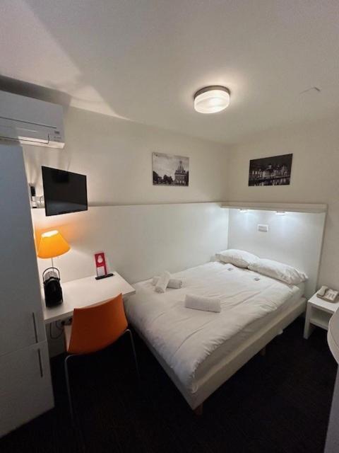 Single Room Souterrain Bedsize 120 cm Shared Toilet,1516412680:JPEG