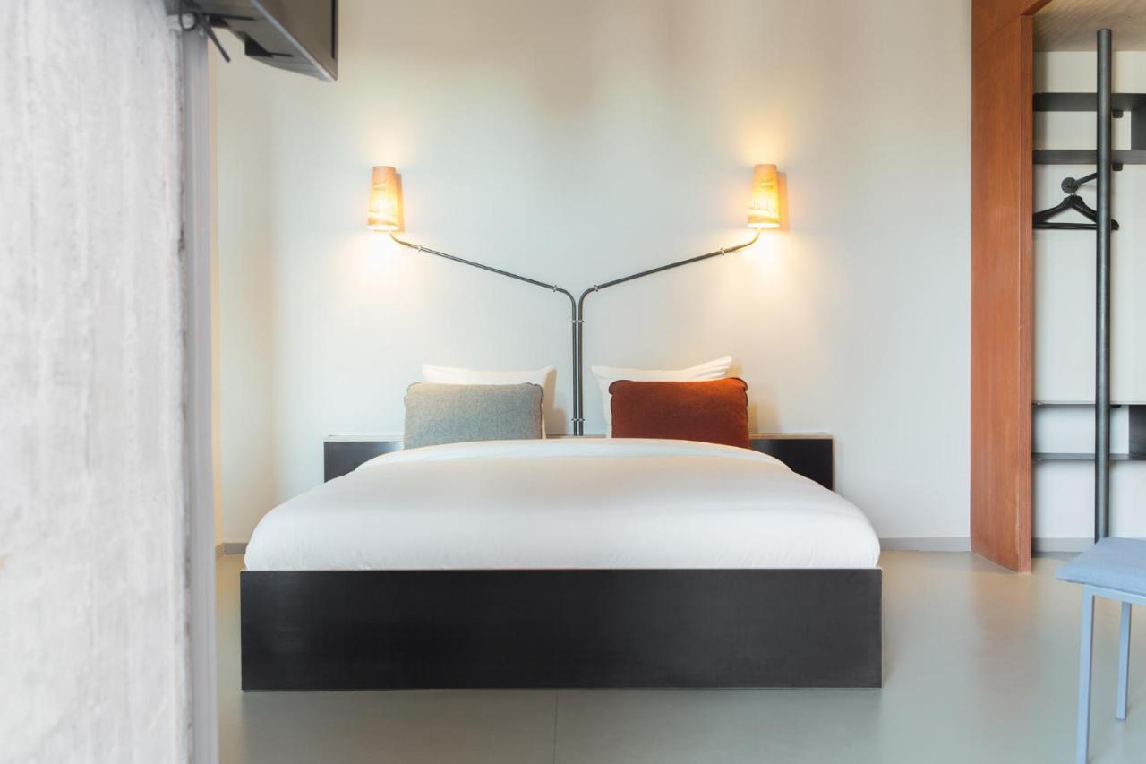 Vierbettzimmer mit Badewanne