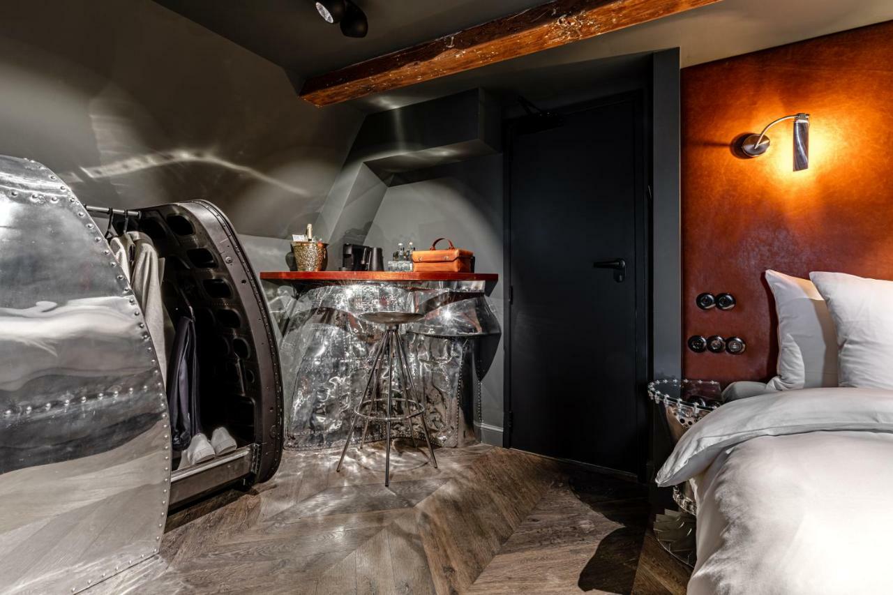 Loft The Airplane Builder mit Kanalblick -