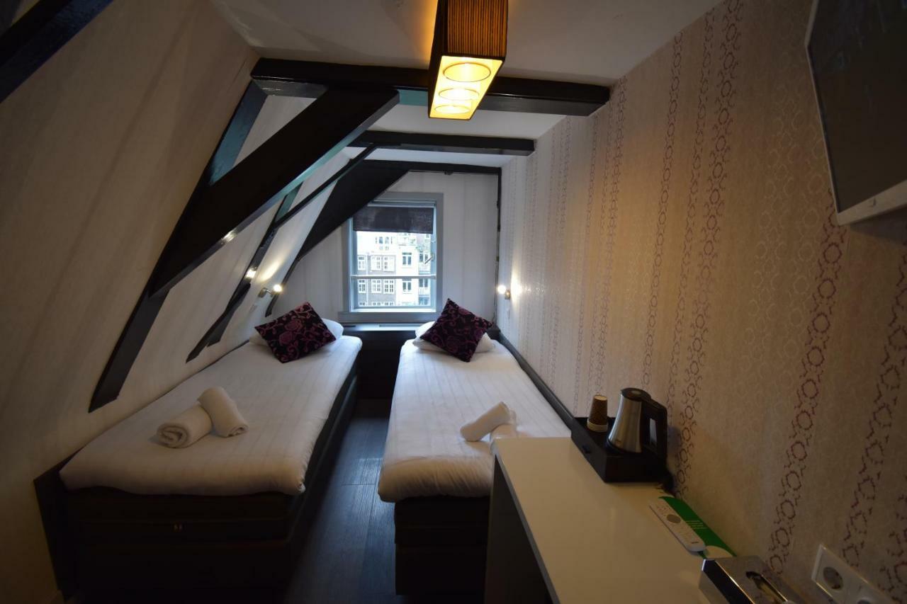 Kleines Zweibettzimmer