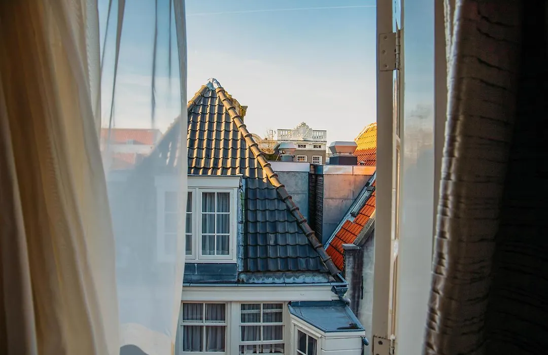 Ambassade Hotel-1