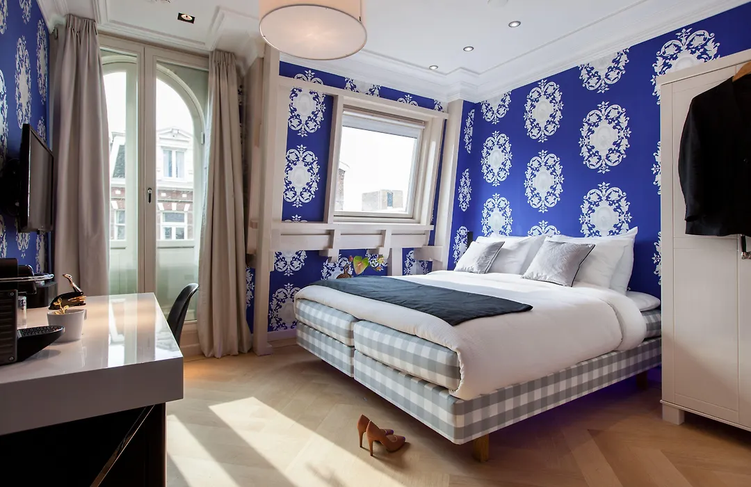 Amsterdam Canal Hotel-1
