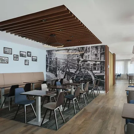 Hampton By Hilton Amsterdam Centre East-2
